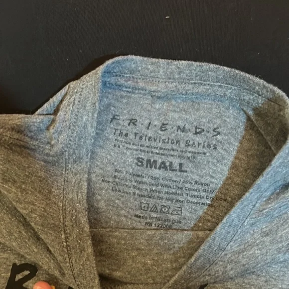 FRIENDS T-Shirt - Picture 2 of 3